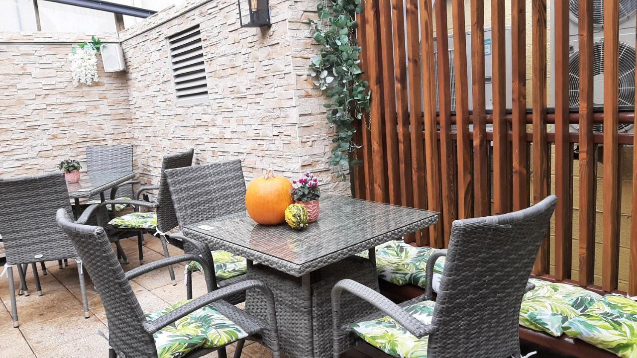 The 'Rafter'S Gastropub Hotel Килкени Екстериор снимка